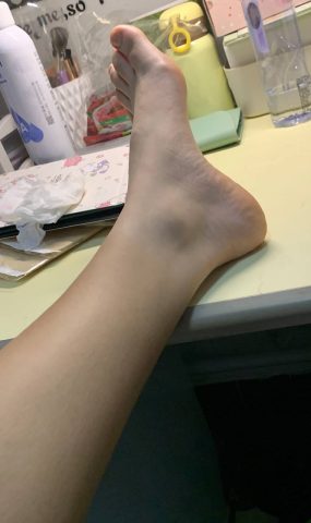 脚模面试脸足同框套路系列-072-大一新生被人看脚觉的光荣[3P]