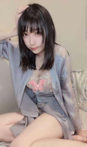 周叽是可爱兔兔 – 今夕何夕睡袍[9P]