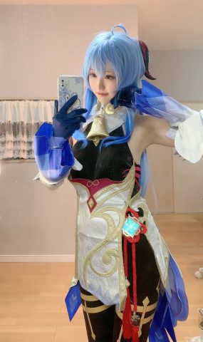 千阳(ちよ)  – 甘雨对镜拍[13P]