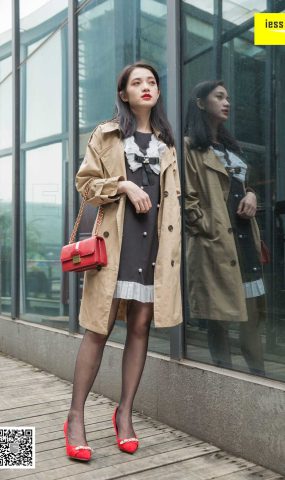 [IESS异思趣向] 2018.12.21 丝享家386：《气质风衣小红高》姗姗 在现浏览