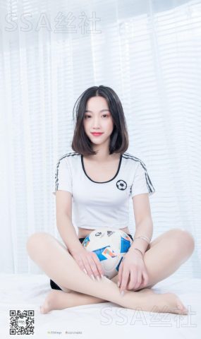 [SSA丝社] NO.086 大大的足球宝贝肉丝黑袜玩球 在现浏览