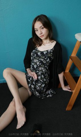 [IESS异思趣向] 2021.09.17 丝享家921：小六《碎花短裙》[89P]