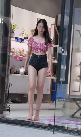 唯美街拍 NO.692 黑色热裤大长腿小解解（七） [81P]