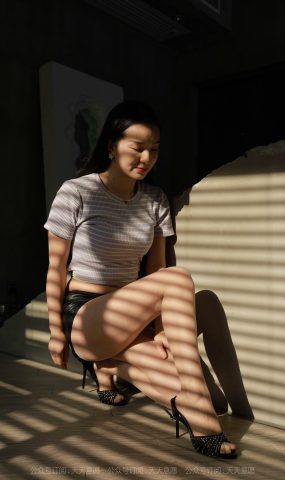 [IESS异思趣向] 耽丝 201001 丽丽的姓感皮裤 [82P]