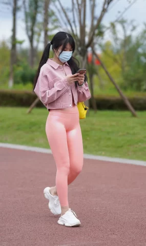 唯美街拍 NO.1062  粉色瑜伽裤女孩 (4)[84P]