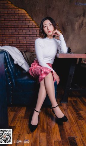 [袜涩写真] VOL.052 雪梨 复古套装天鹅绒丝袜 在现浏览