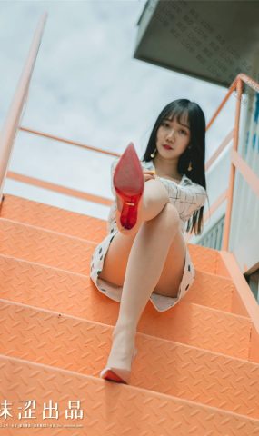 [袜涩写真] VOL.064 女粉丝脸脸 超薄隐形肉丝和12cm的缎面高跟鞋 在现浏览