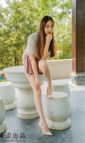 [袜涩写真] VOL.066 思甜1.0 超修长笔直肉丝美腿 尖头细高跟鞋无敌加分 在现浏览