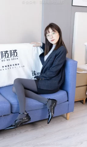 [BoBoSocks袜啵啵]NO.709 稚予-平底鞋、厚灰丝、裸足、ol至服[156P]