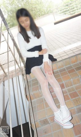 [妖精视觉] NO.044 诗诗 风吹起白丝袜 在现浏览