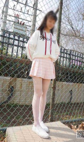 [妖精视觉] NO.053 妮妮 白丝裙底“小裤裤” 在现浏览