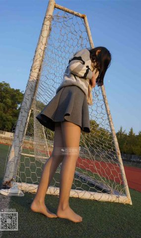 [妖精视觉] NO.071 糖糖 绿茵场的灰丝 在现浏览