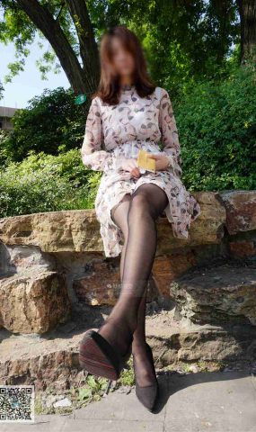 [妖精视觉] NO.105 雯雯 黑丝高跟 在现浏览