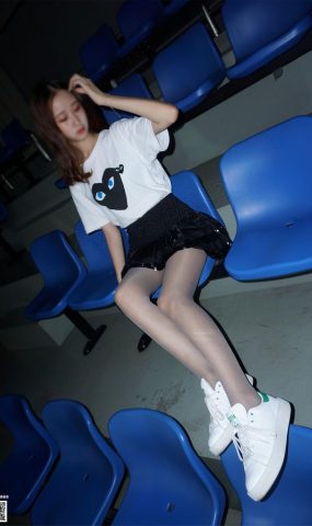 [妖精视觉] NO.144 粥粥 闺蜜的丝袜嬉戏 在现浏览