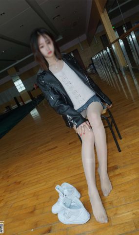 [妖精视觉] NO.158 粥粥  丝袜的微香 在现浏览