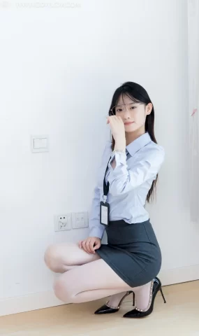 勿恋传媒 NO.2792 山奈-高跟鞋、油亮薄白丝、ol至服[171P]