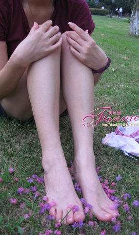 Fannie芬妮镁足园 No.018 沾花惹草 [54P]