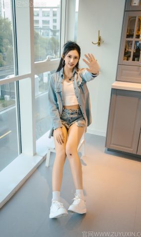 足愉心 NO.001 可乐（搭配：白T、牛仔短裤、板鞋、白棉袜、裸足）[96P]