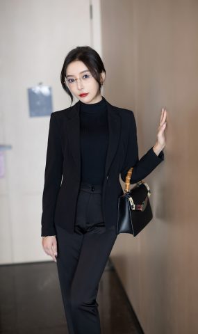 秀人模特@王馨瑶Yanni – 黑色西装加西裤高启兰 [61P]
