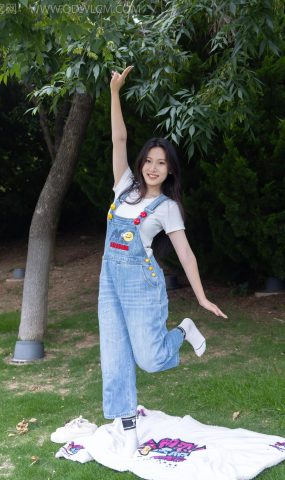 勿恋传媒 NO.2407 奶糖-帆布鞋、自然穿脏白棉袜、裸足[116P]