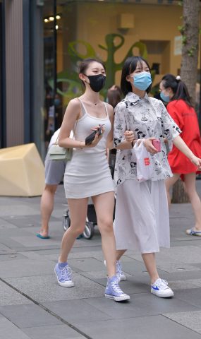 精选街拍作品 NO.1958 吊带包臀裙小解解[67P]