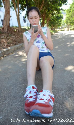 [战前女神] 美腿镁足精品摄影套图 100 [60P]