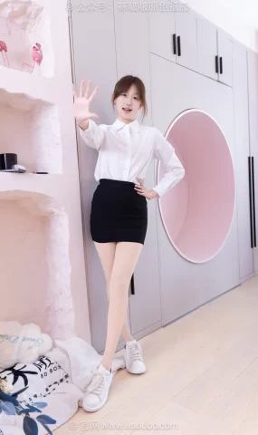 [BoBoSocks袜啵啵]NO.690 香菜-板鞋、厚肉丝、ol至服[156P]