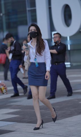 唯美街拍 NO.1141 還在上班的藍裙美女 [65P]
