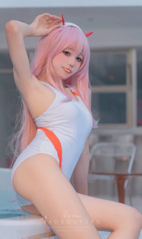 网紅博主@咬一口兔娘(黏黏团子兔) 『国家队02泳装』Pretty [32P]