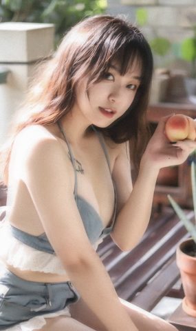 奇行家狗崽 – 桃子听蝉 [22P]