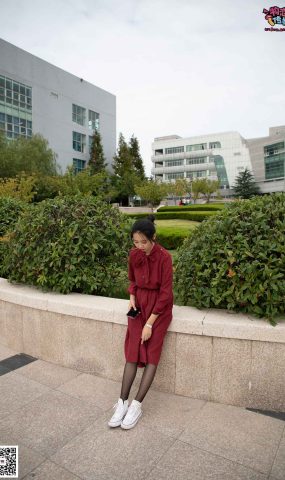 勿恋传媒 No.055 一袭红的神秘与热情,经典白色匡威高帮配黑丝 [143P]