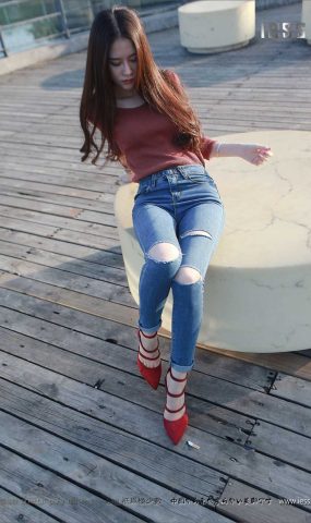 [IESS异思趣向] 2017.04.17 丝族便当102：《仙女牌牛仔裤与高跟肉丝》佳爷 在现浏览