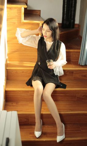 [奈丝写真] NO.005 成希-长腿和趾间 在现浏览