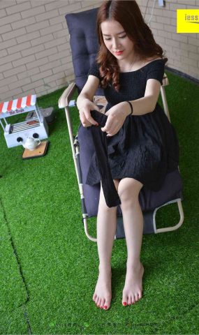 [IESS异思趣向] 2018.06.25 丝族便当244：《名利姐的黑丝大特写》 在现浏览