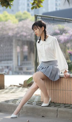 [奈丝写真] NO.072 小橙子-扎马尾辫 穿白褶裙 在现浏览
