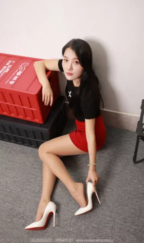 [IESS异思趣向] 2025.10.13 丝享家2183：婉萍《红辣椒》[90P]