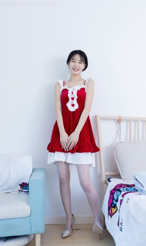 勿恋传媒 NO.2237 菜菜-高跟鞋、油亮薄白丝、裸足、草莓和酸奶裸足摆盘剧情[230P]