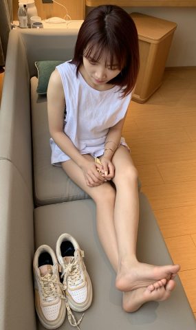 [誉铭传媒]袜足摄影 2022年《9月整合福利》(2) [44P]