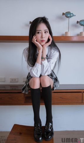 Limerence原创 NO.056 娜娜女王 放学回到家就有整床的零食 一个人吃不完啊[126P]