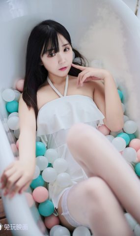 御子Yumiko – 御子的白裙 [47P]