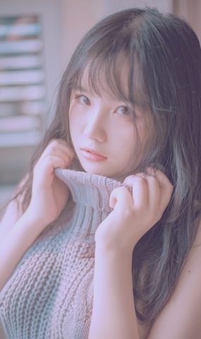 阿半今天很开心 – 露背毛衣[28P]