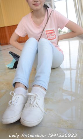 [战前女神] 美腿镁足精品摄影套图 105 [98P]