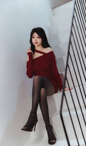 雪晴Astra – 红裙黑丝小娇妻[31P]