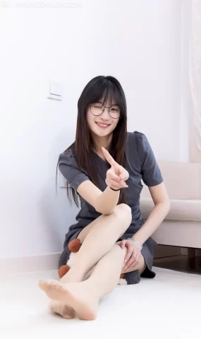 勿恋传媒 NO.2733 山奈-三双高跟凉鞋、薄肉丝、裸足[142P]