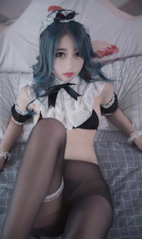 eloise软软  – 三点与黑丝[9P]