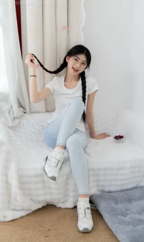 勿恋传媒 NO.2648 包包-运动鞋、白棉袜、裸足[156P]