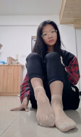 XUE妹校园寝室短丝系列006期 洪婷婷[83P]