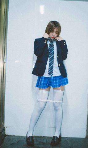 网紅Coser@柒柒要乖哦 深夜公园JK [19P]