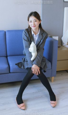 [BoBoSocks袜啵啵]NO.315 小沫-平底鞋、厚黑丝、模特穿鞋及丝袜踩玩偶小熊剧情[140P]
