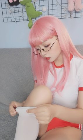 大眼萌妹@黑猫猫OvO – 体操服自拍 在现浏览